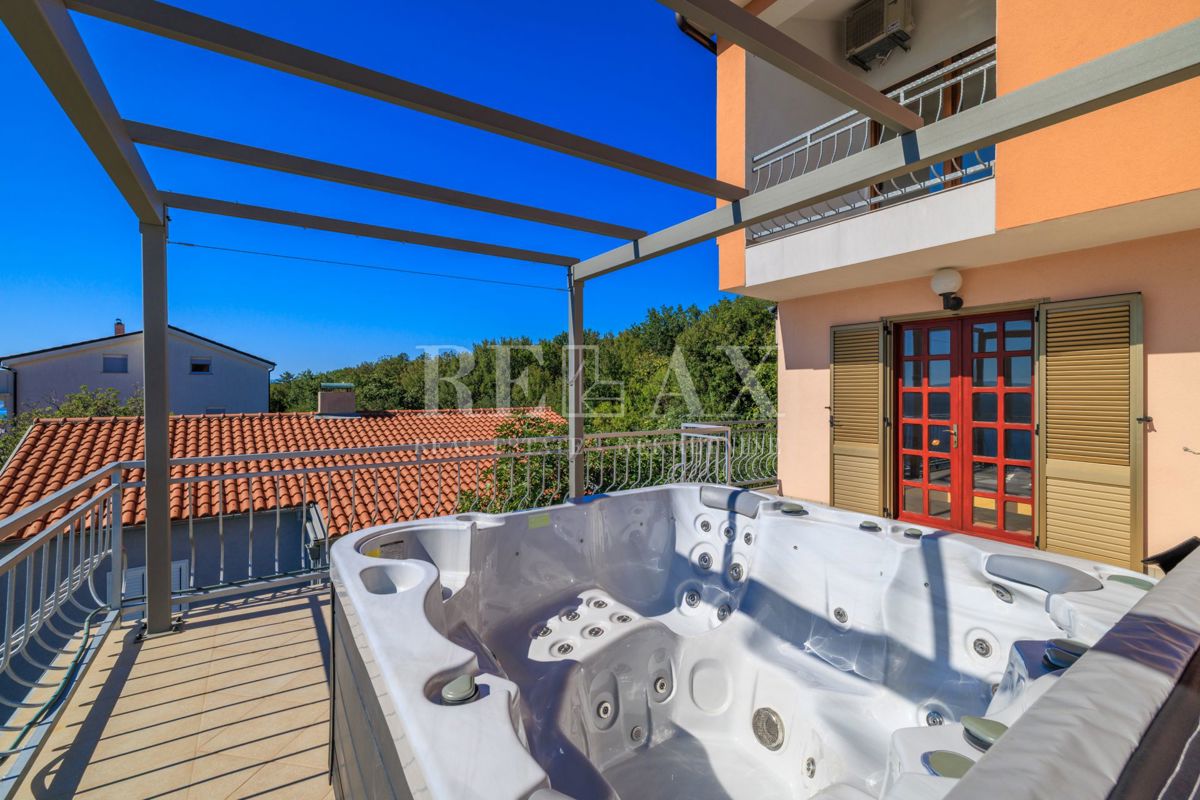 Crikvenica - spaziosa proprietà con piscina