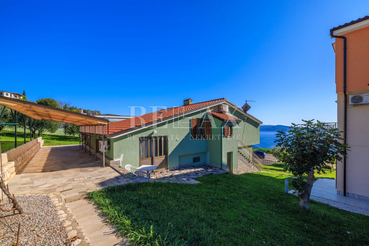 Crikvenica - spaziosa proprietà con piscina