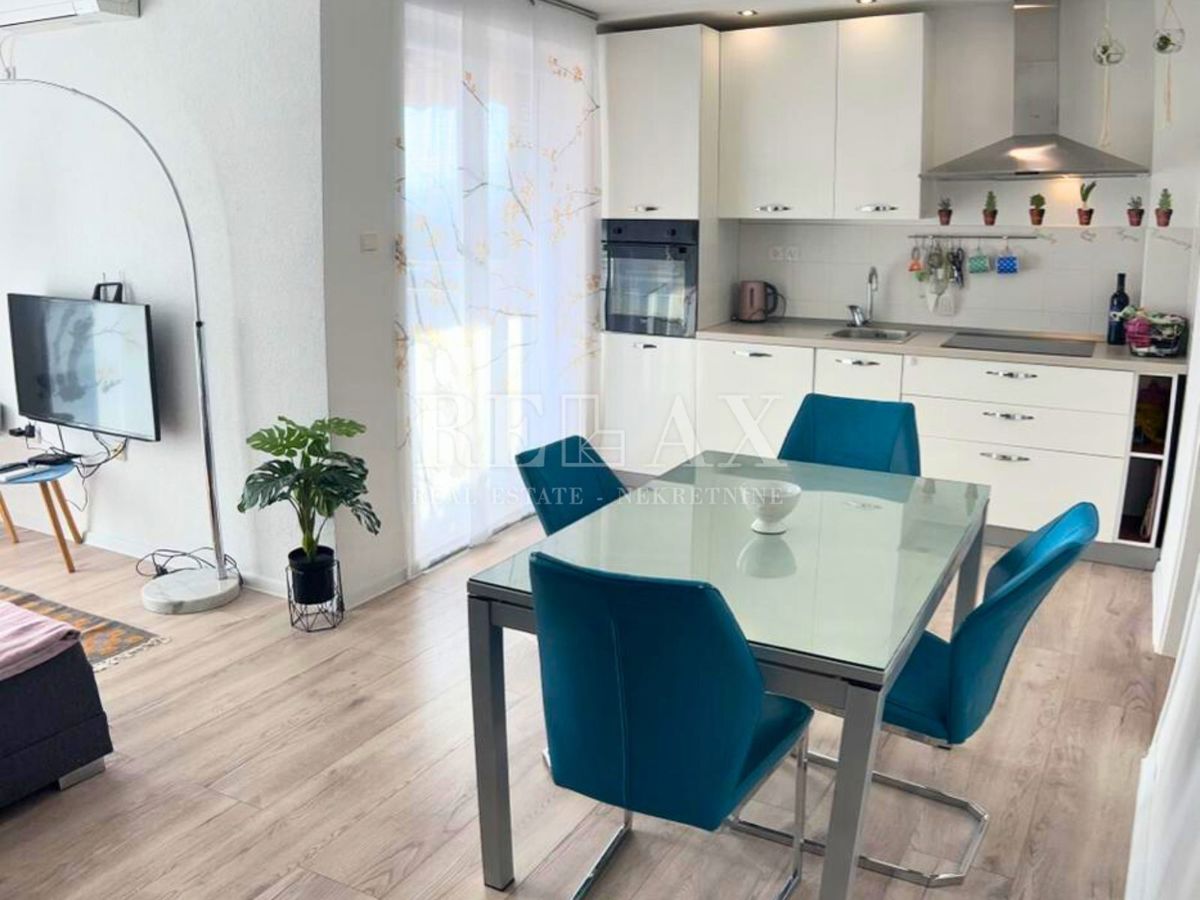 Isola di Krk, Malinska - appartamento con tre camere 