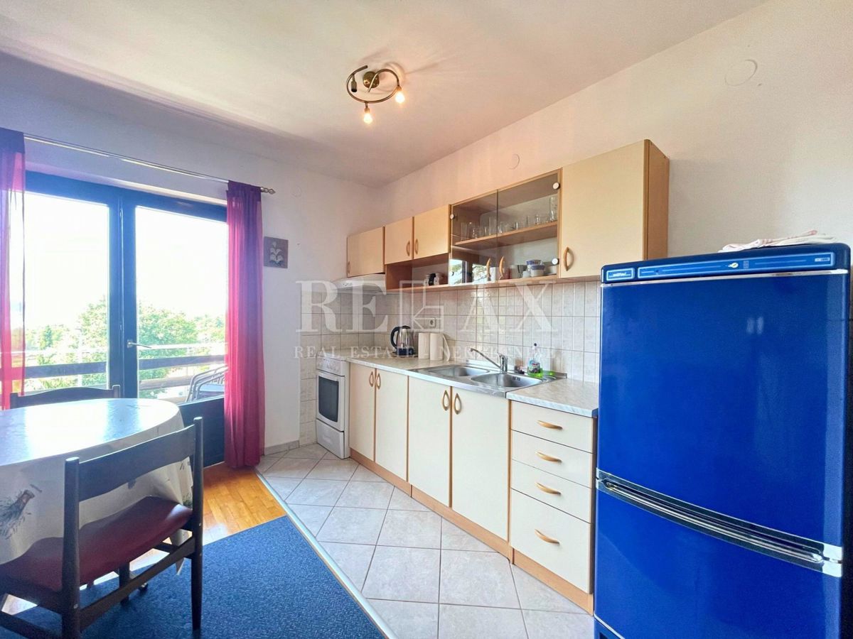 Dramalj - casa con 4 appartamenti, a 150 m dal mare