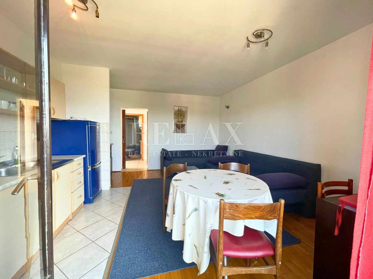 Dramalj - casa con 4 appartamenti, a 150 m dal mare