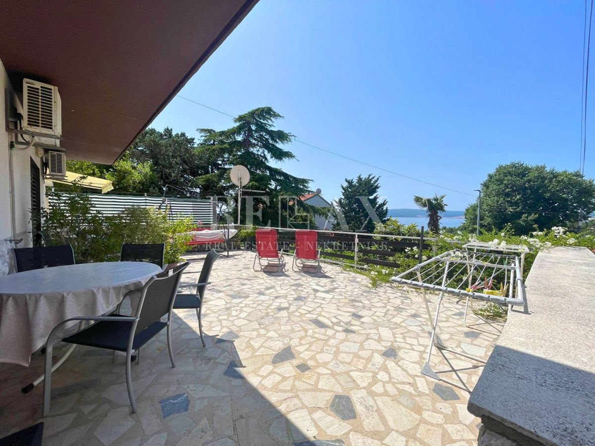 Dramalj - casa con 4 appartamenti, a 150 m dal mare