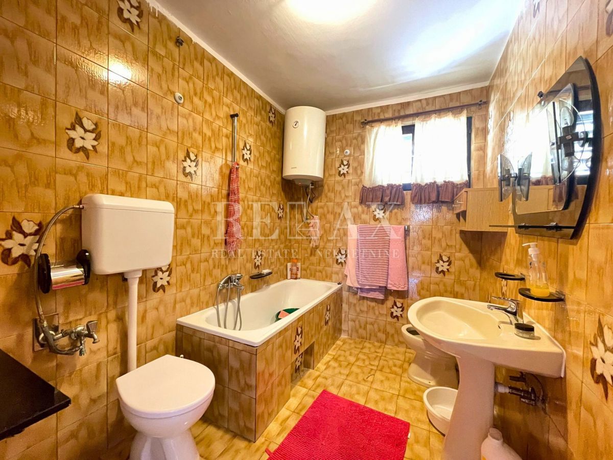 Dramalj - casa con 4 appartamenti, a 150 m dal mare