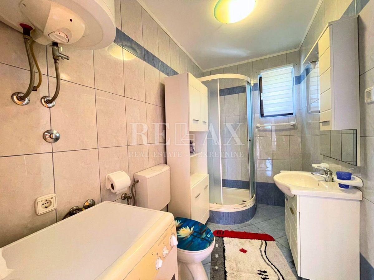 Dramalj - casa con 4 appartamenti, a 150 m dal mare