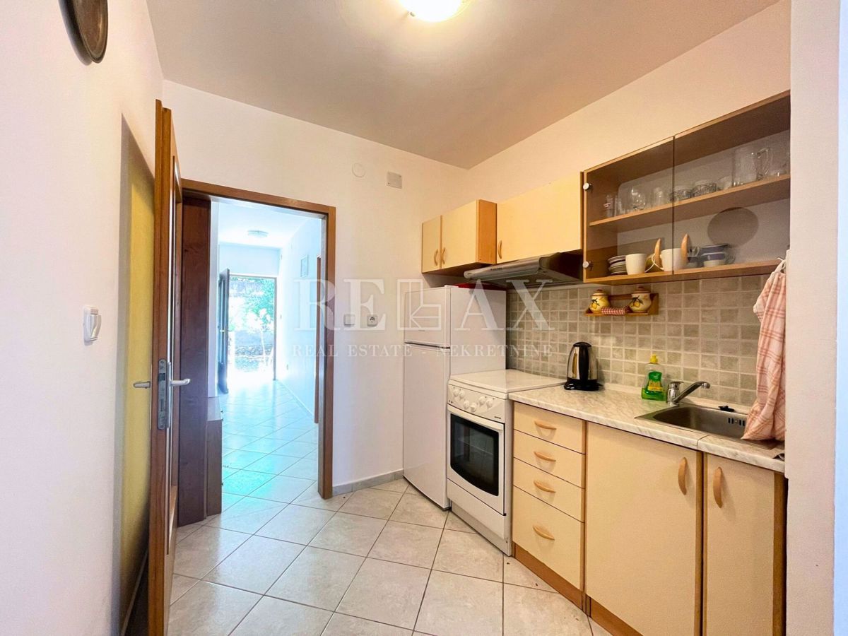 Dramalj - casa con 4 appartamenti, a 150 m dal mare