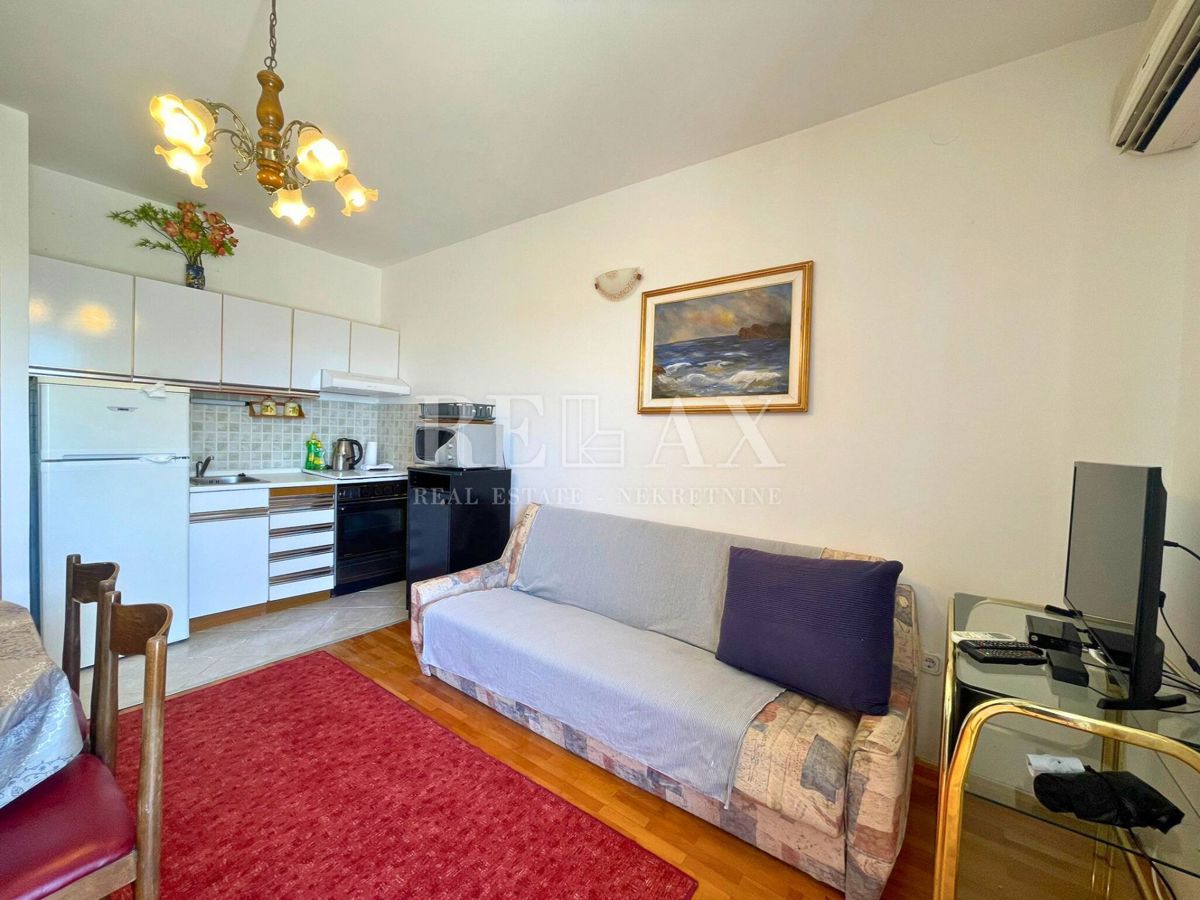 Dramalj - casa con 4 appartamenti, a 150 m dal mare