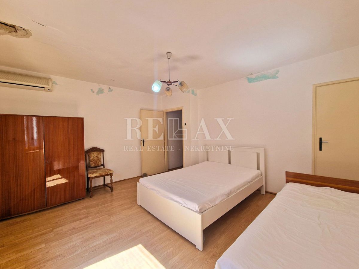 Novi Vinodolski - casa con giardino in centro