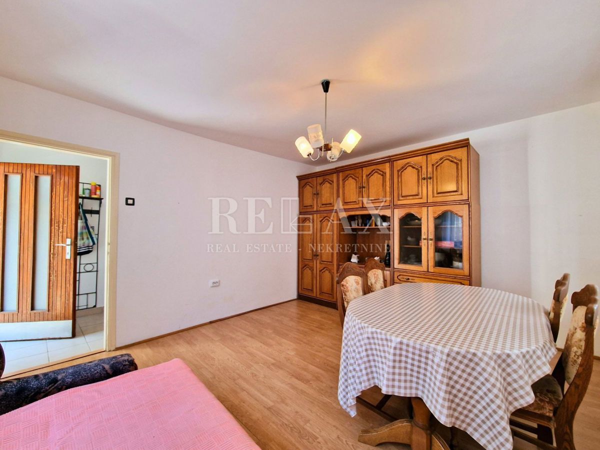 Novi Vinodolski - casa con giardino in centro