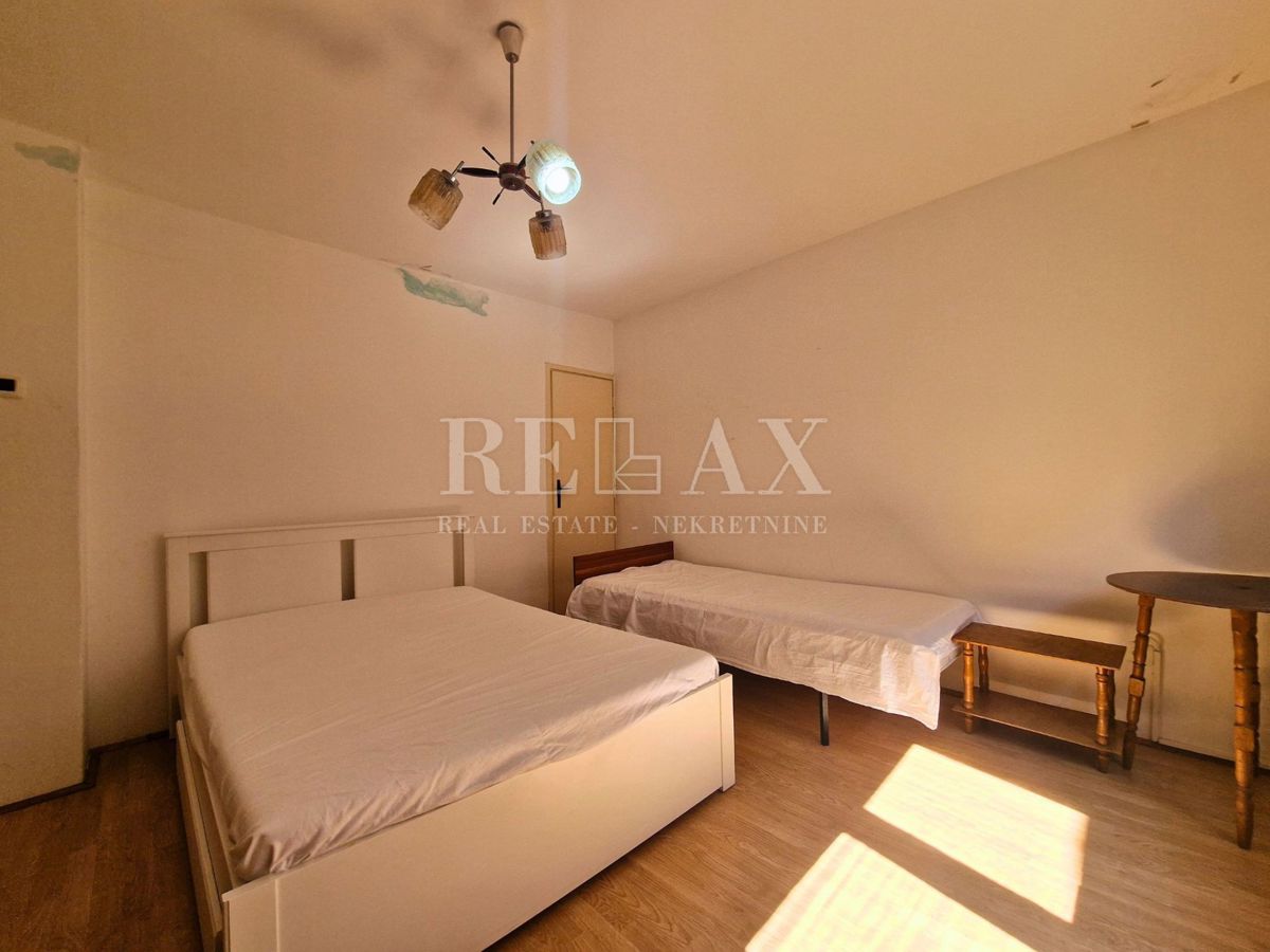 Novi Vinodolski - casa con giardino in centro