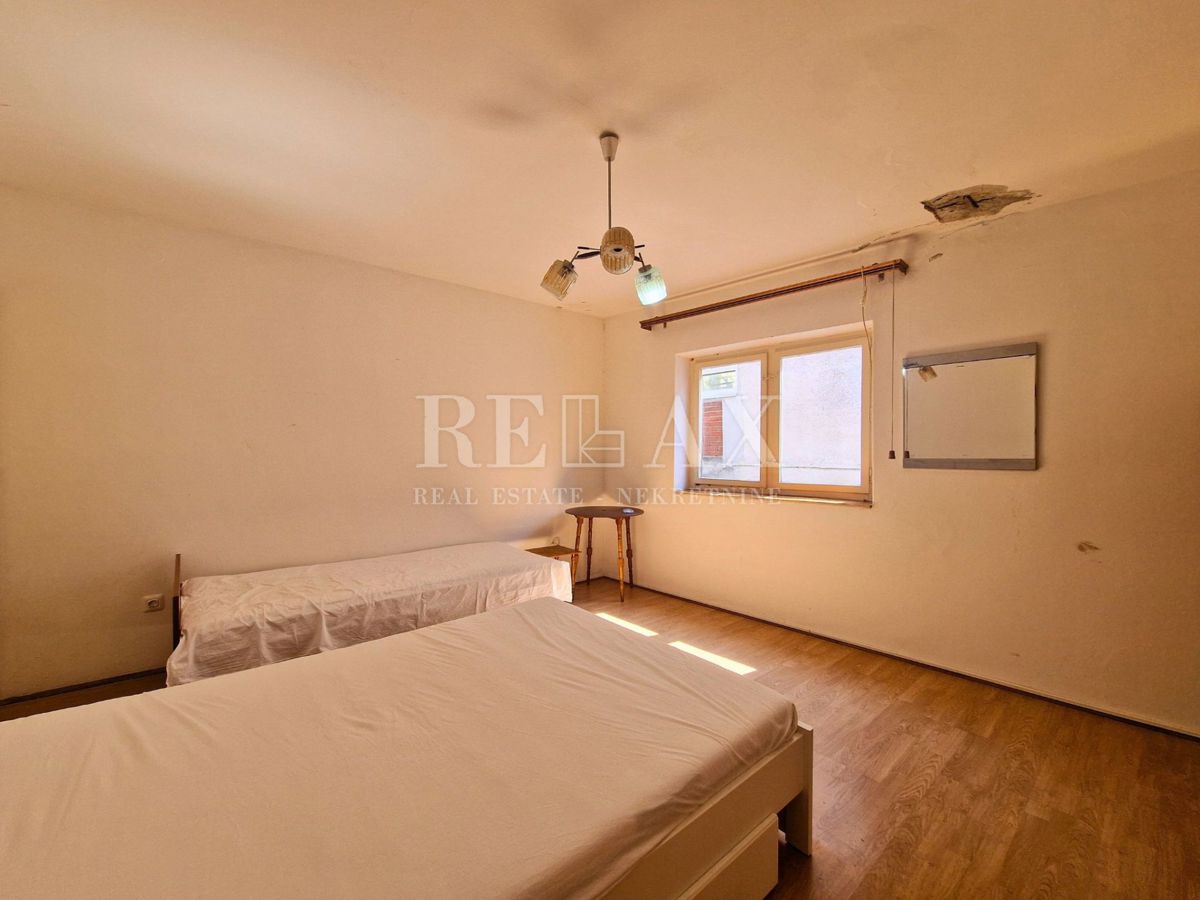 Novi Vinodolski - casa con giardino in centro