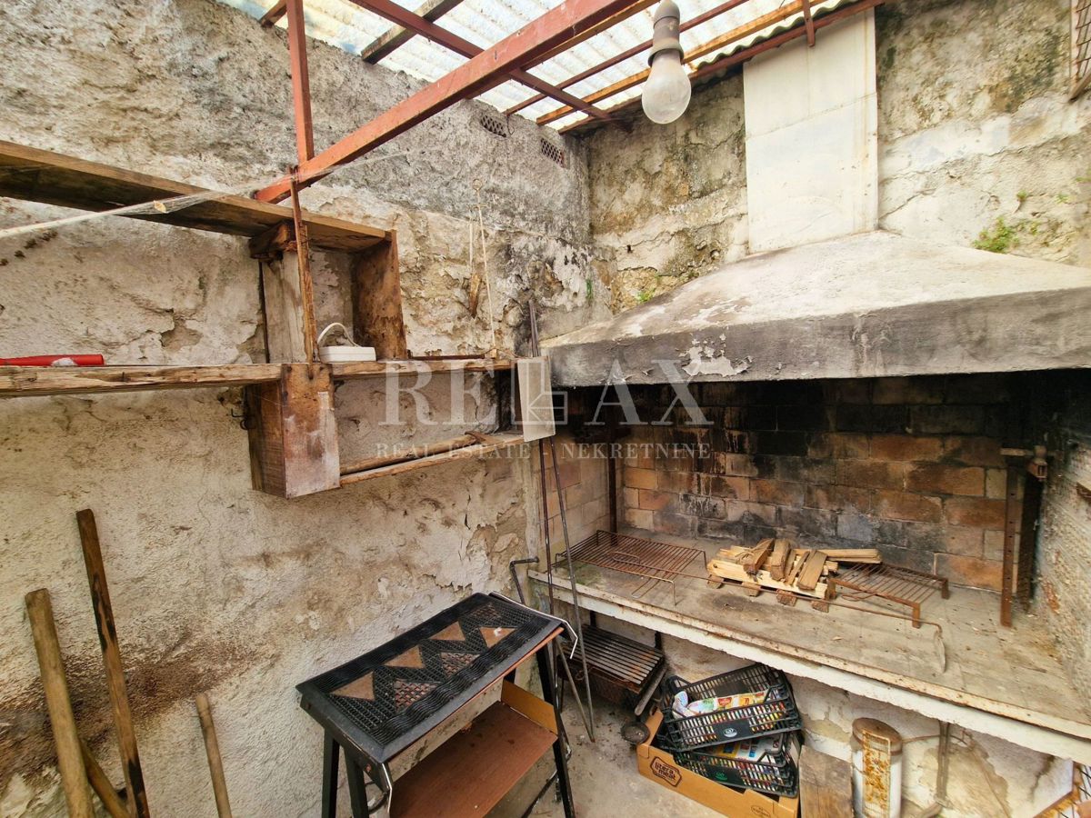 Novi Vinodolski - casa con giardino in centro