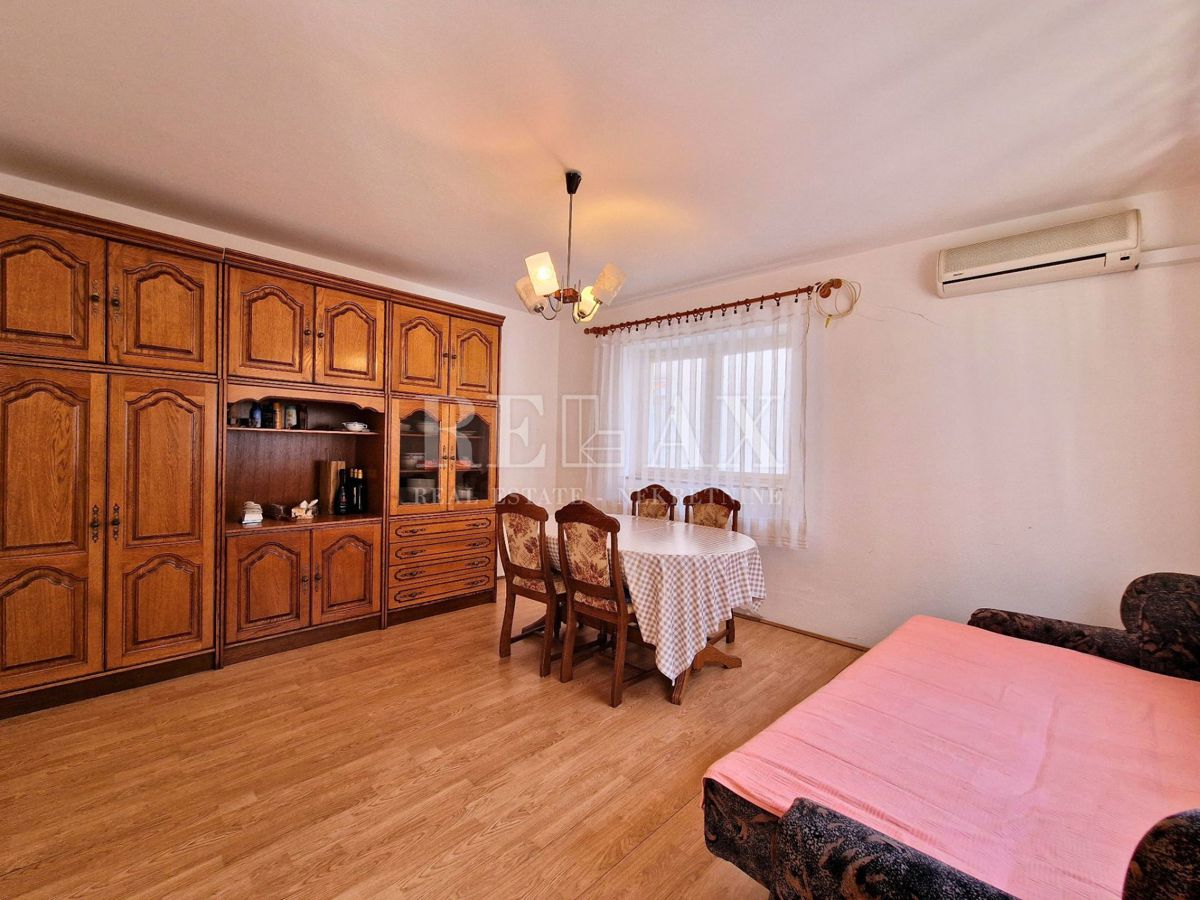 Novi Vinodolski - casa con giardino in centro