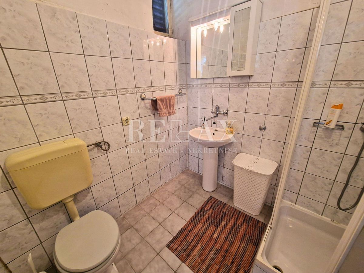 Novi Vinodolski - casa con giardino in centro