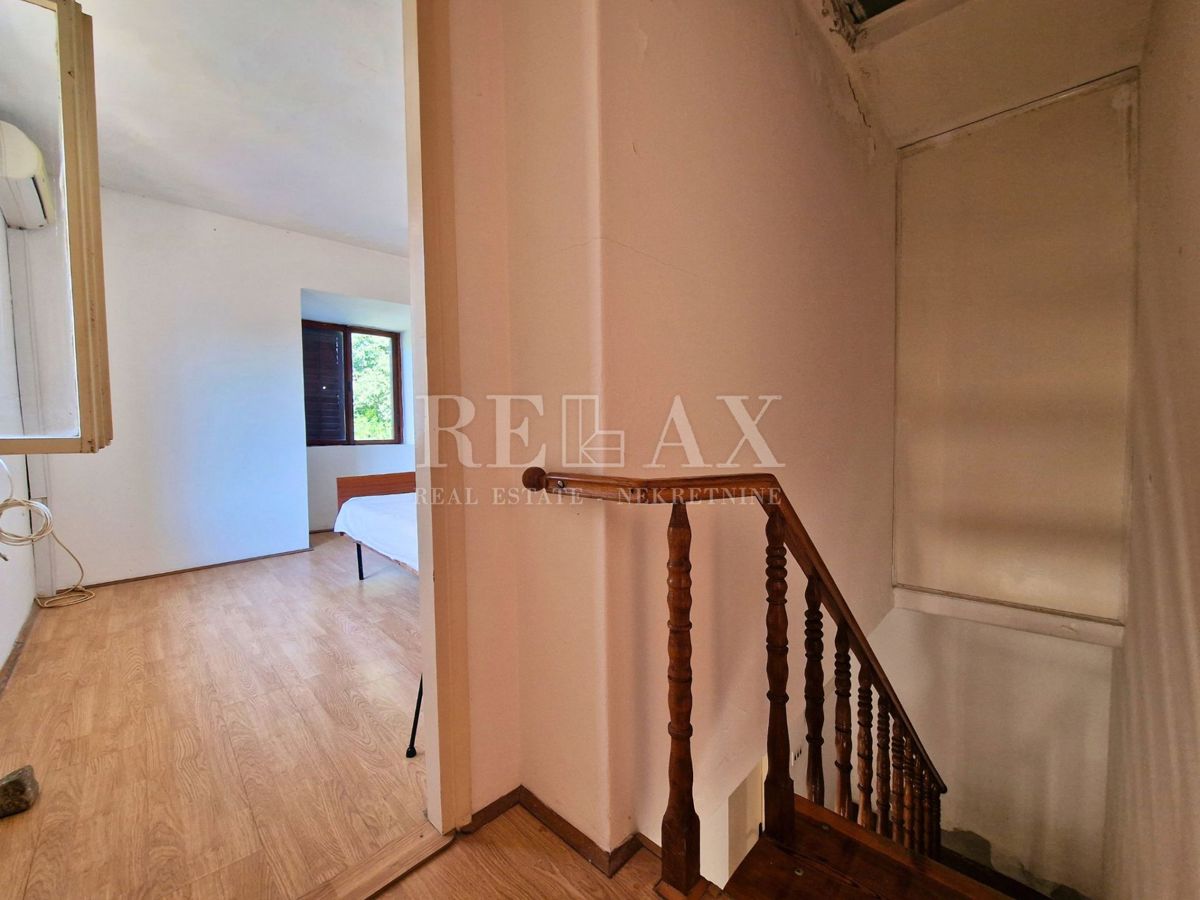 Novi Vinodolski - casa con giardino in centro