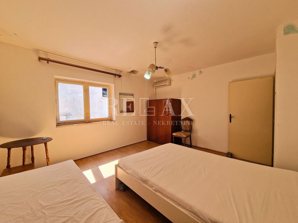 Novi Vinodolski - casa con giardino in centro