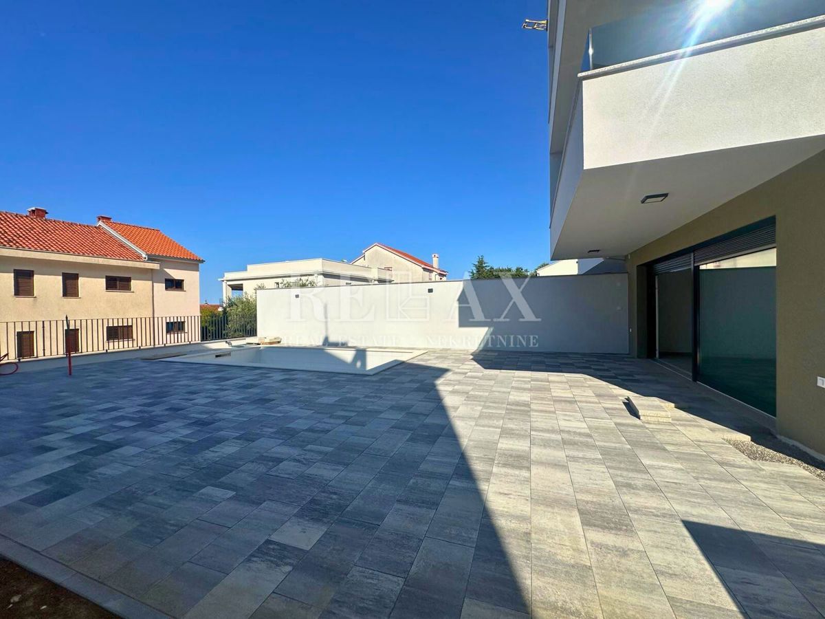 Dramalj - nuovo edificio, appartamento duplex con piscina
