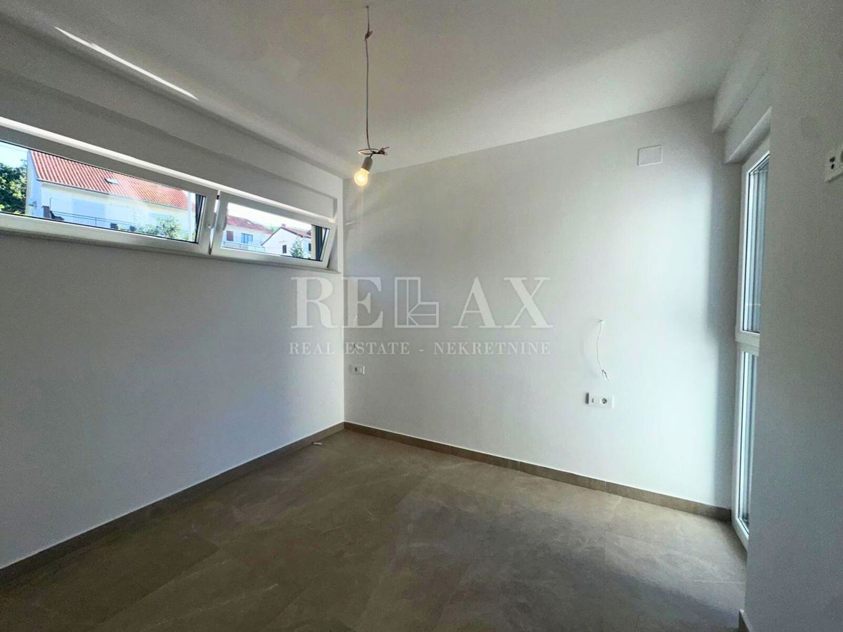 Dramalj - nuovo edificio, appartamento duplex con piscina