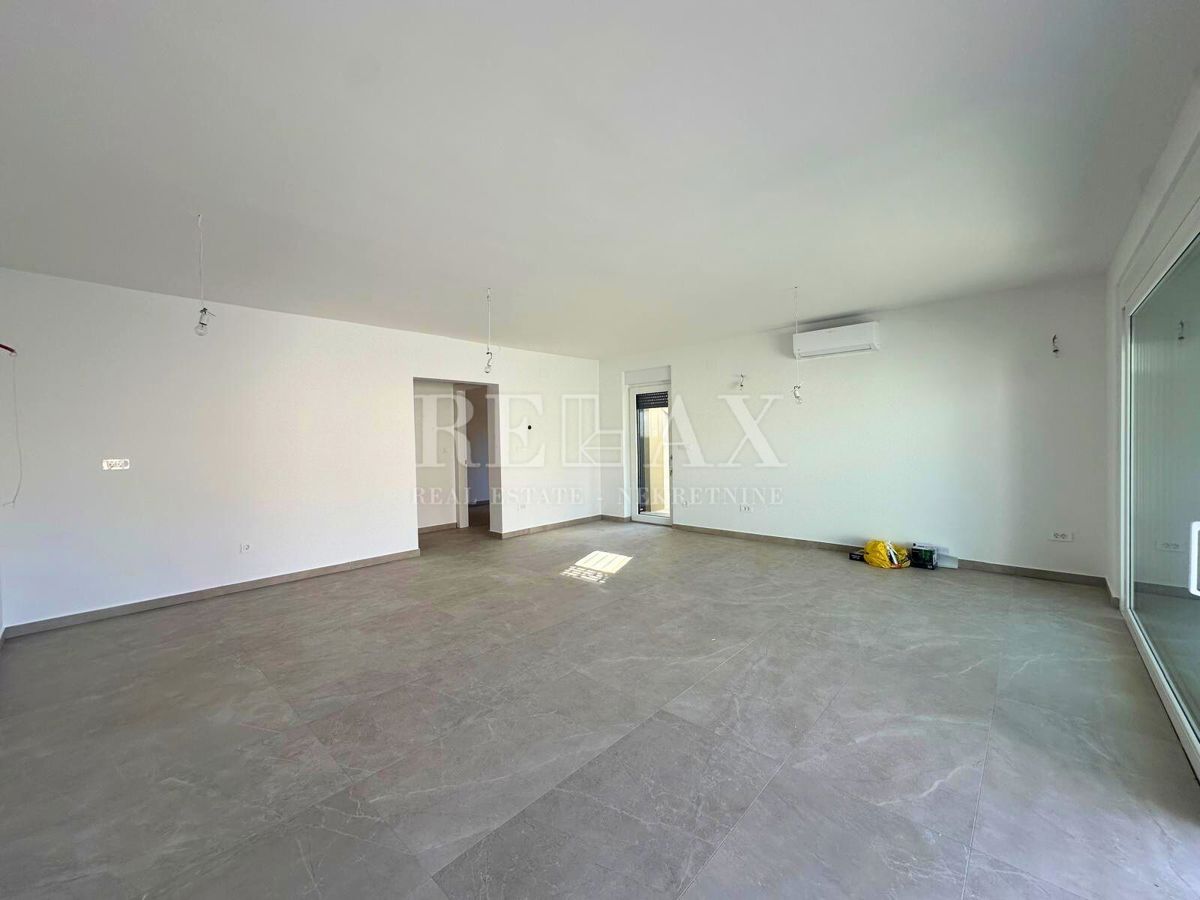 Dramalj - nuovo edificio, appartamento duplex con piscina