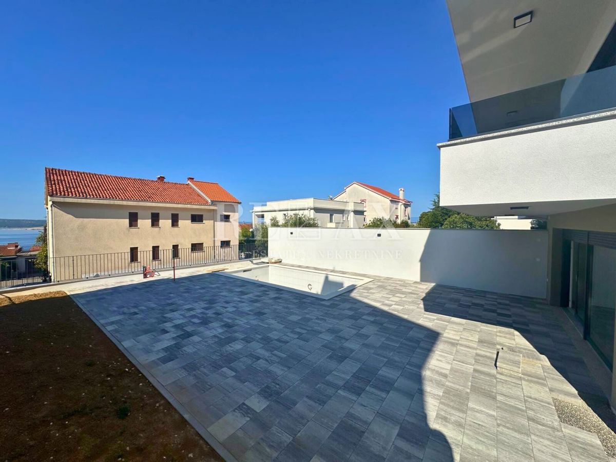 Dramalj - nuovo edificio, appartamento duplex con piscina