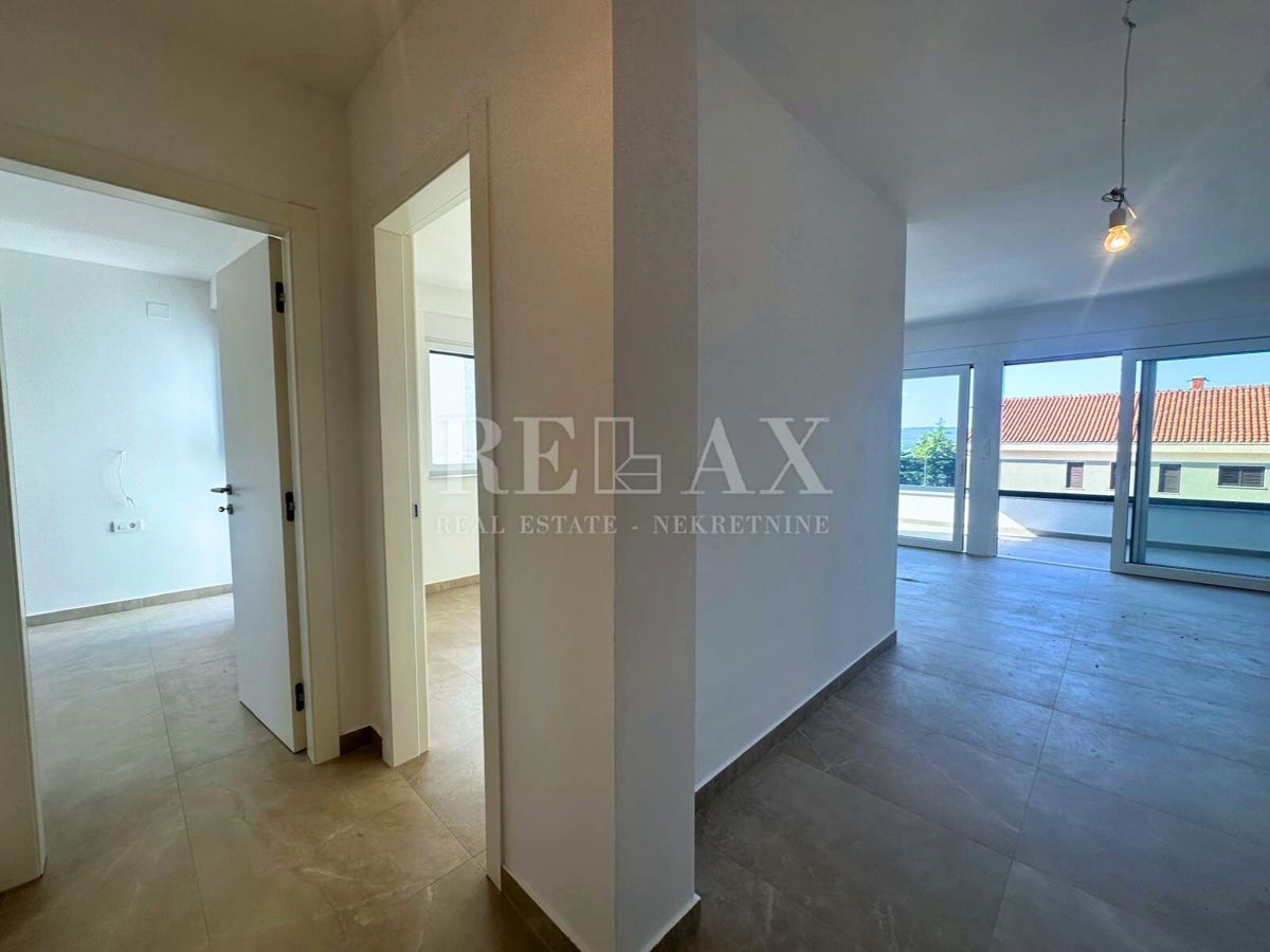 Dramalj - nuovo edificio, appartamento duplex con piscina