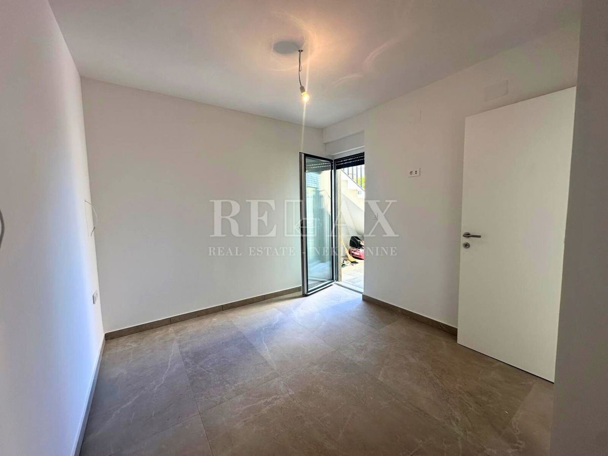 Dramalj - nuovo edificio, appartamento duplex con piscina