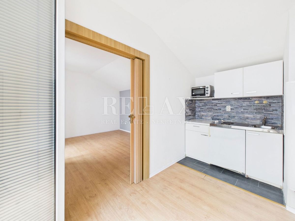 Crikvenica – Appartamento Mansardato Non Arredato in Centro