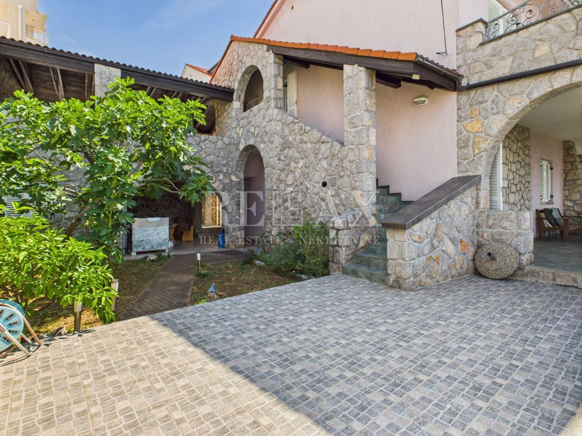 Crikvenica – Parte di Casa con Tre Appartamenti