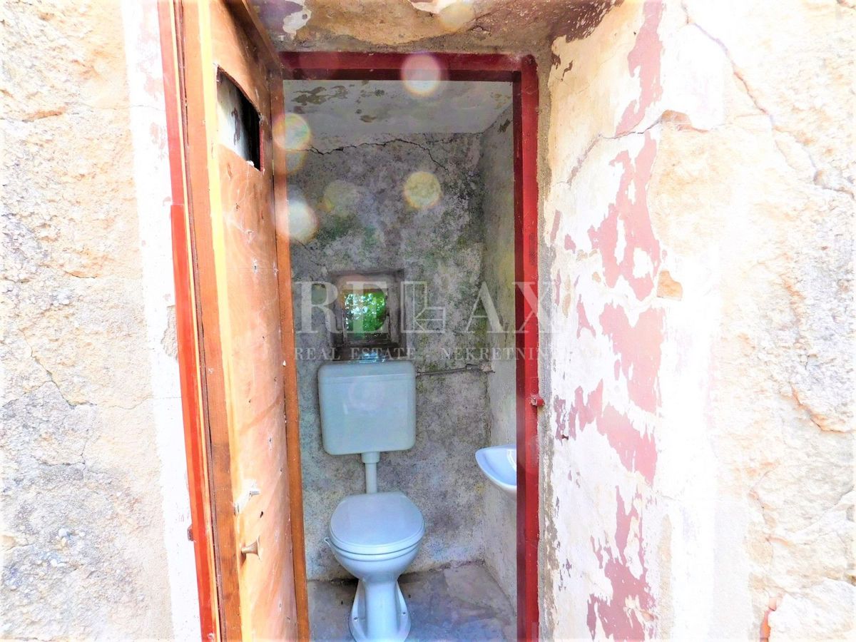 Bribir - due case in pietra, grande giardino