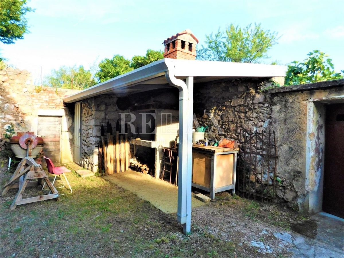 Bribir - due case in pietra, grande giardino