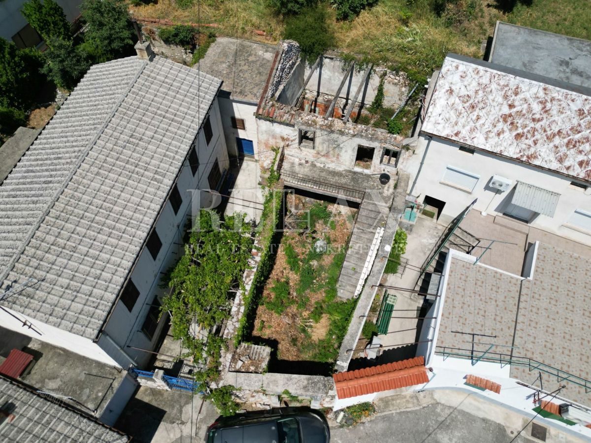 Bribir - antiquariato nel centro della città