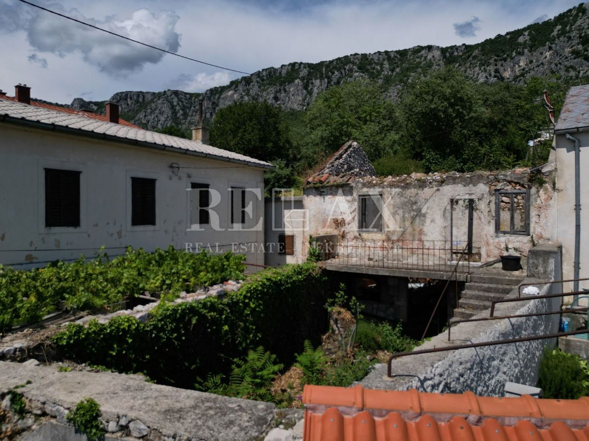 Bribir - antiquariato nel centro della città