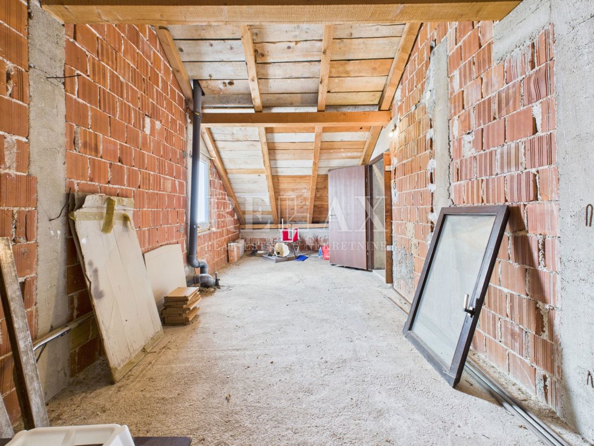 Crikvenica - attico alto in fase di completamento