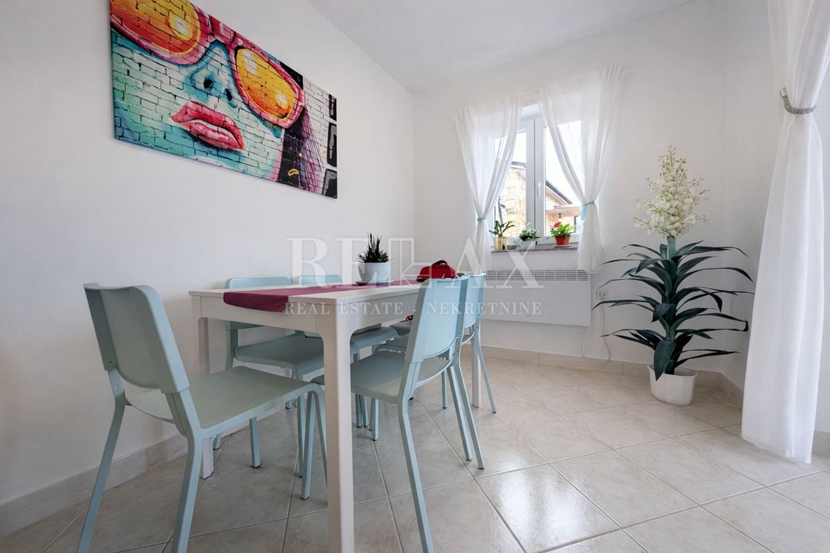 Senj, Bunica - appartamento con garage e terrazza vicino al mare