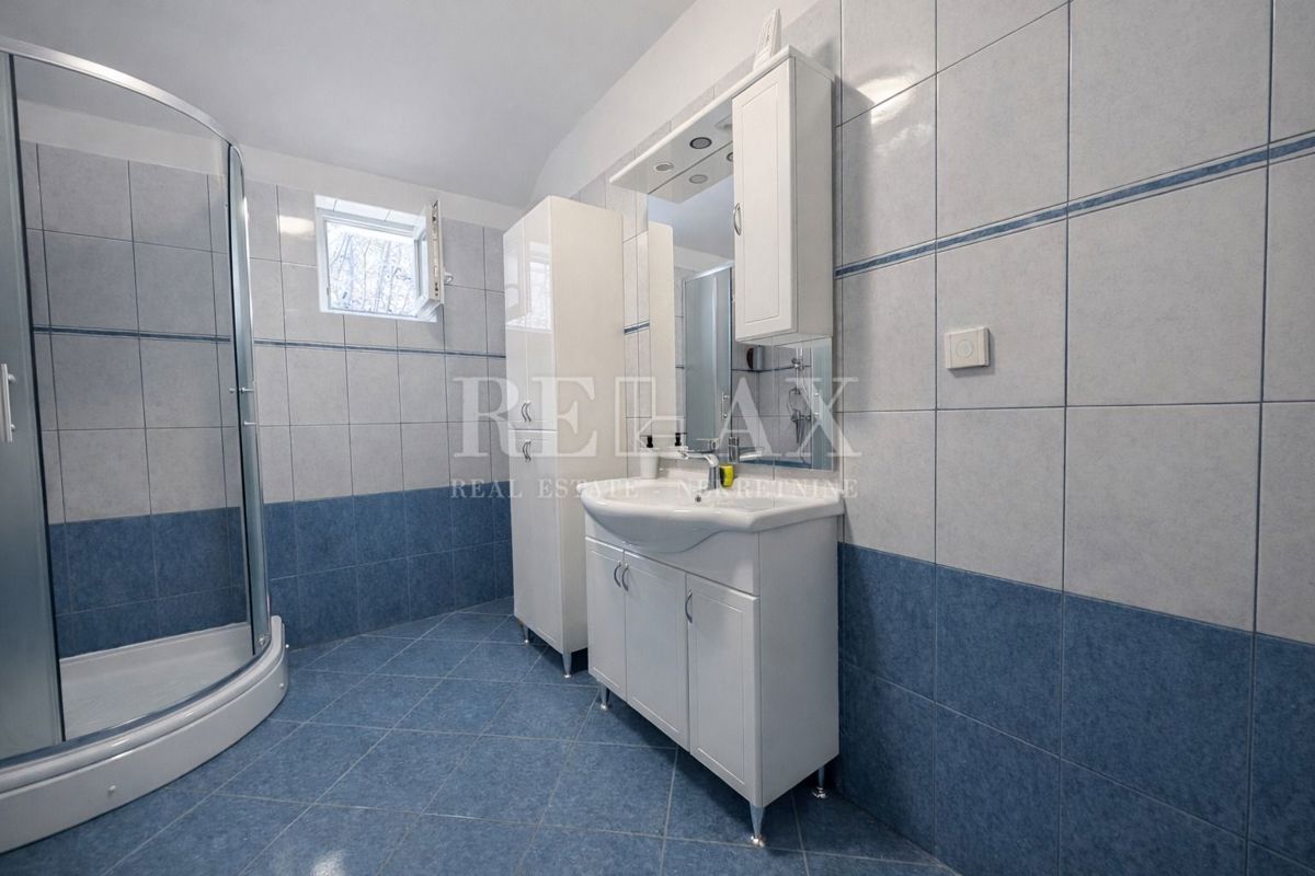 Senj, Bunica - appartamento con garage e terrazza vicino al mare