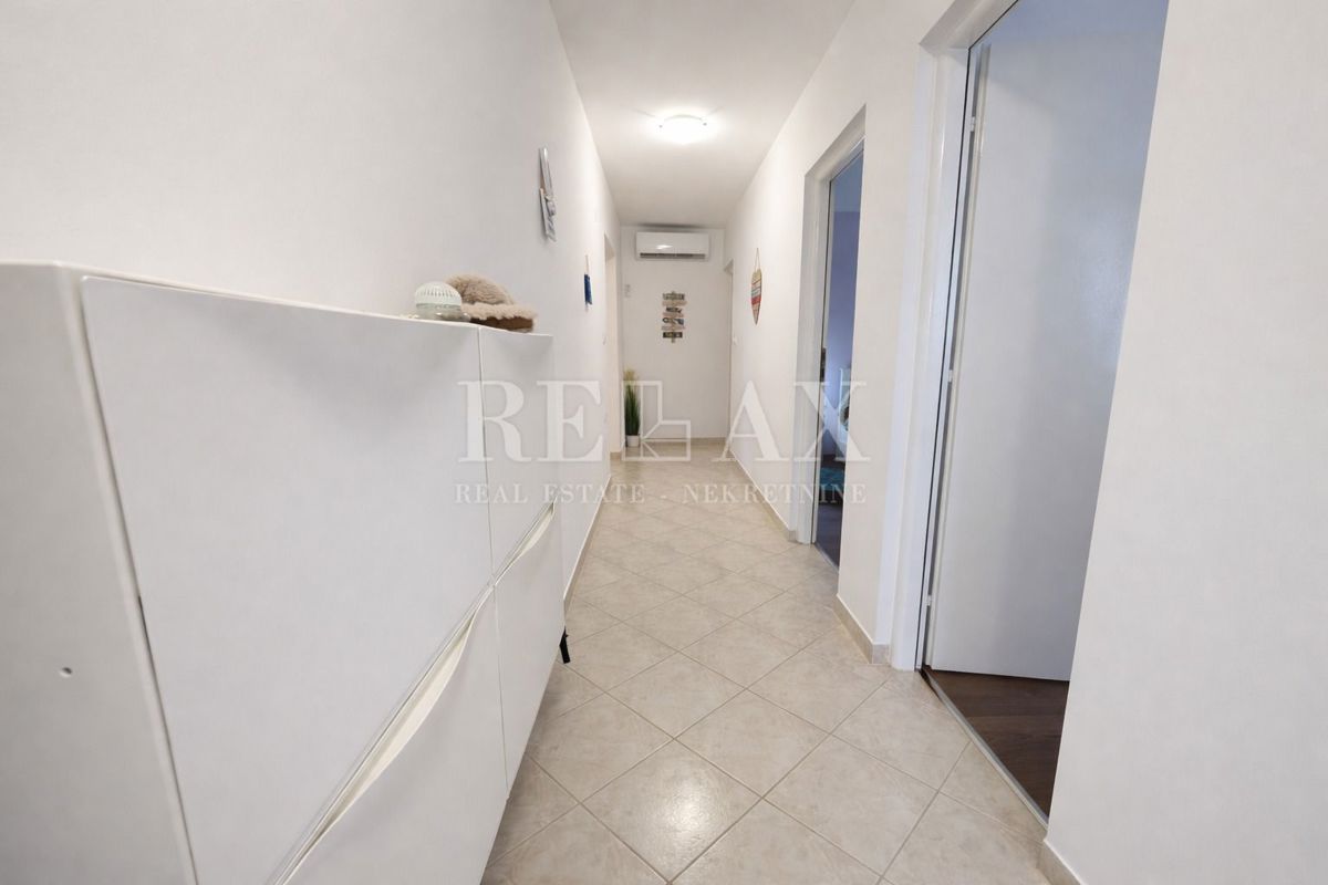 Senj, Bunica - appartamento con garage e terrazza vicino al mare