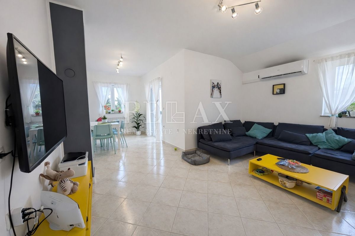 Senj, Bunica - appartamento con garage e terrazza vicino al mare