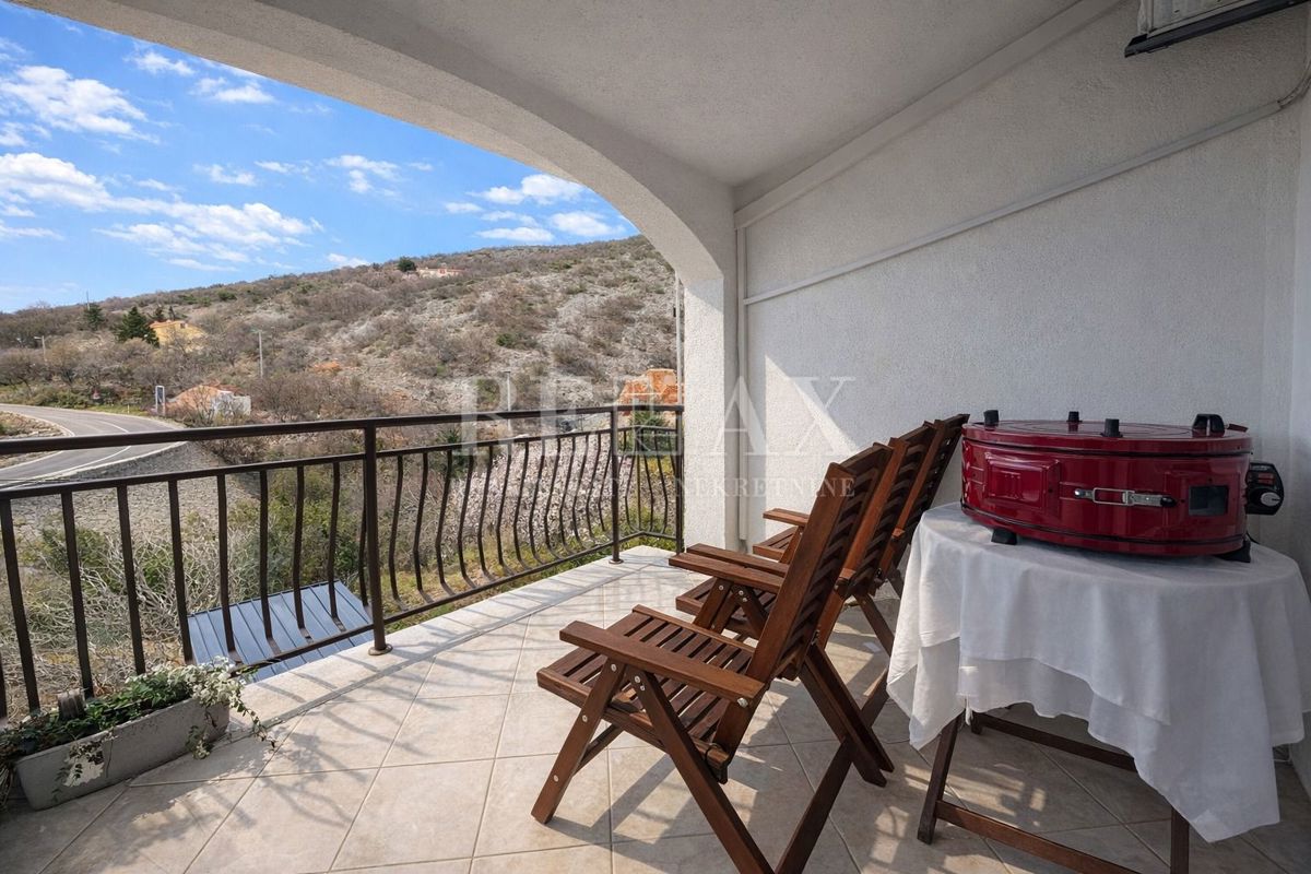 Senj, Bunica - appartamento con garage e terrazza vicino al mare