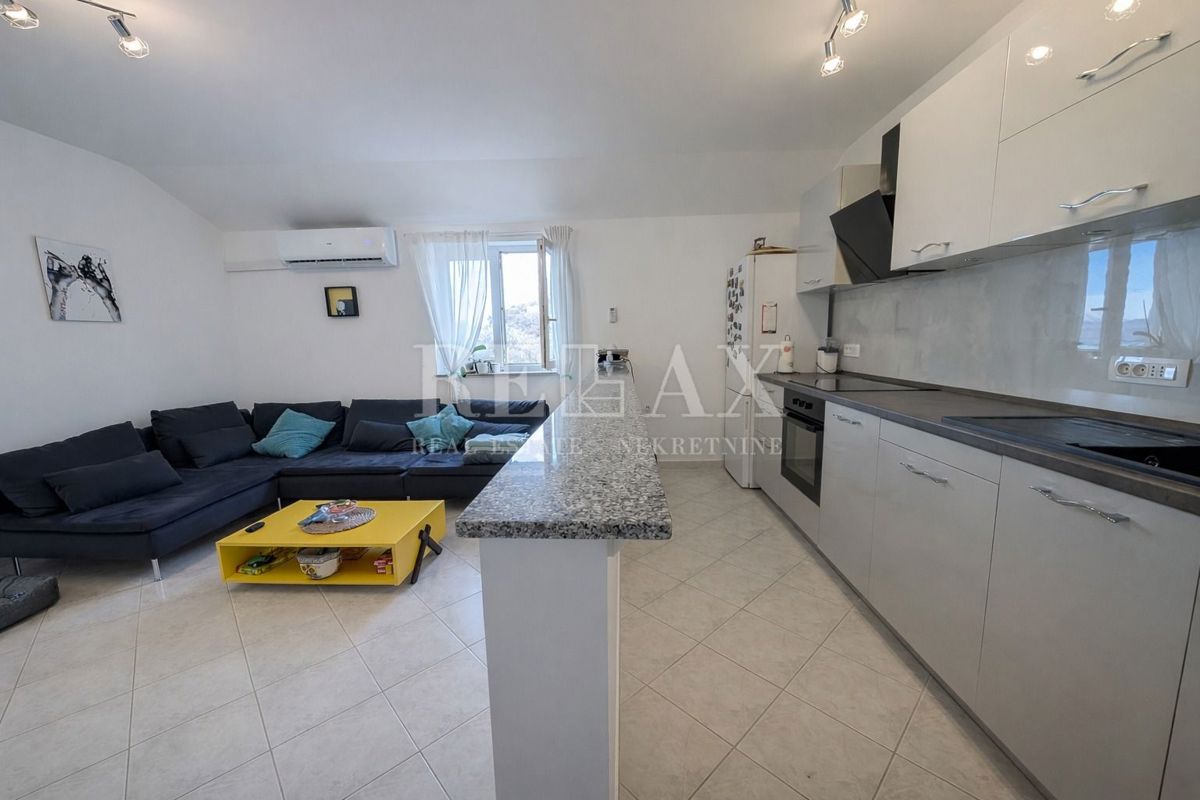 Senj, Bunica - appartamento con garage e terrazza vicino al mare