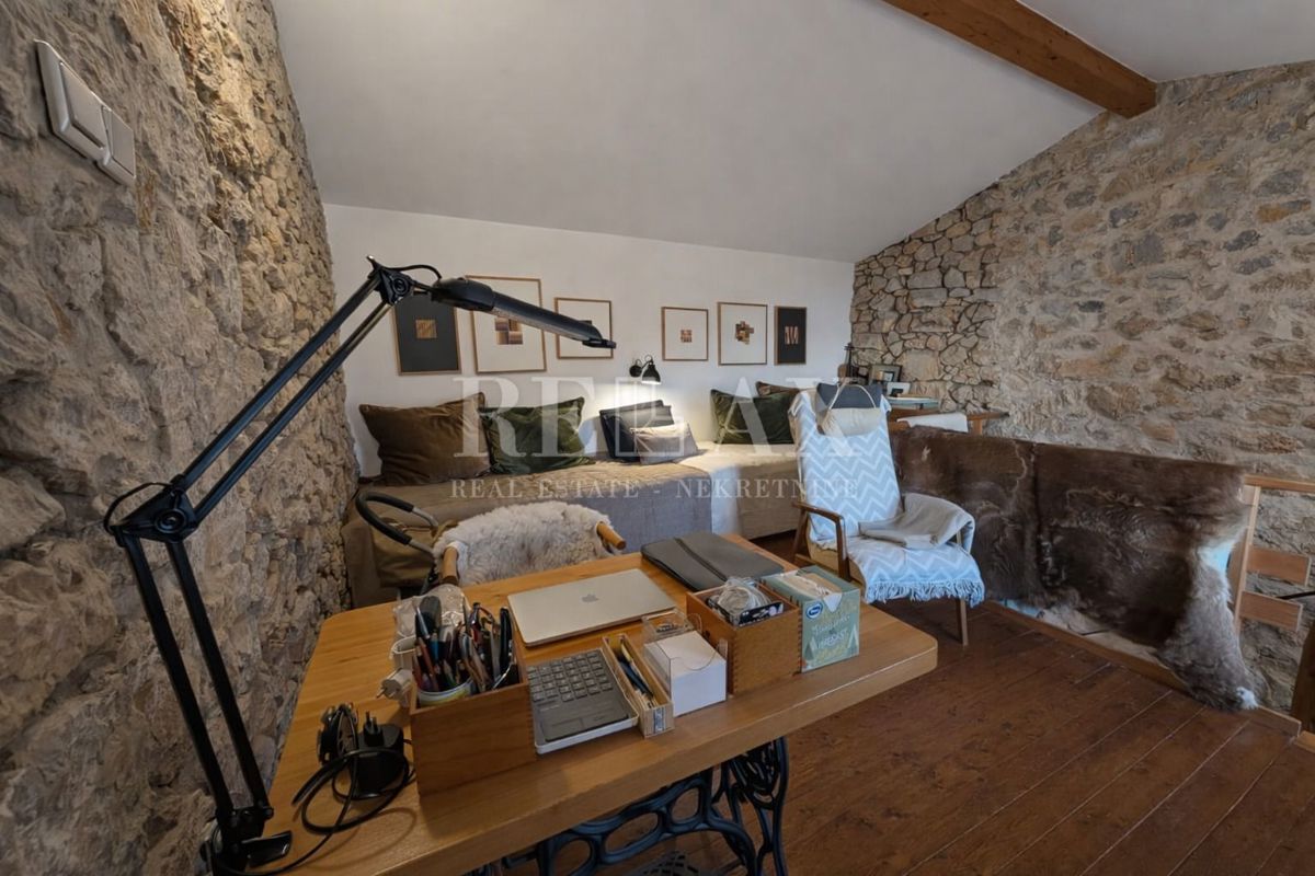 Senj, Bunica - casa in pietra