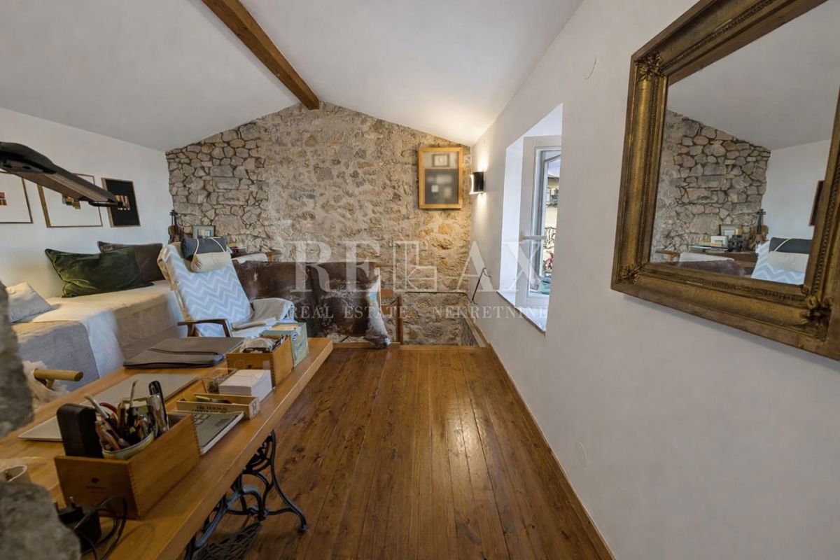 Senj, Bunica - casa in pietra