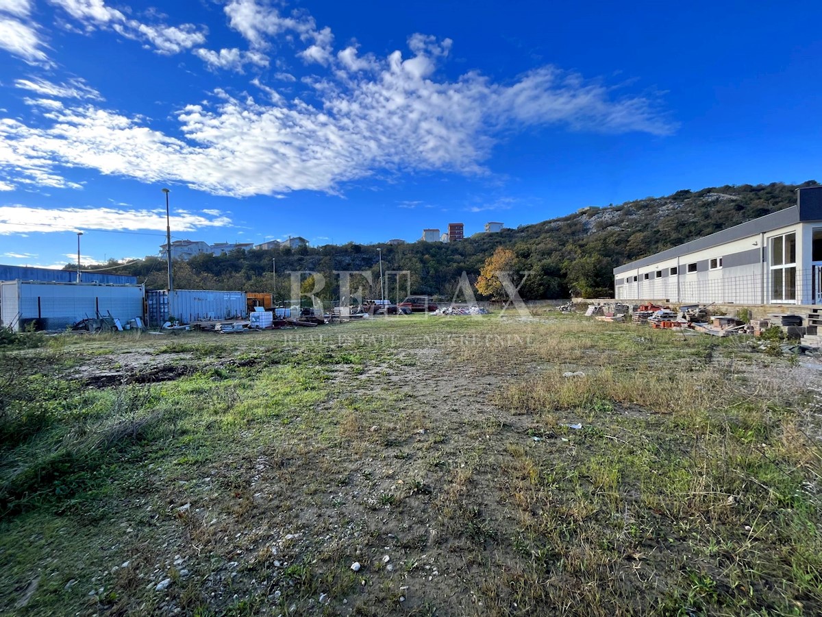 NOVI VINODOLSKI - Terreno 1000 m2 nella zona degli affari