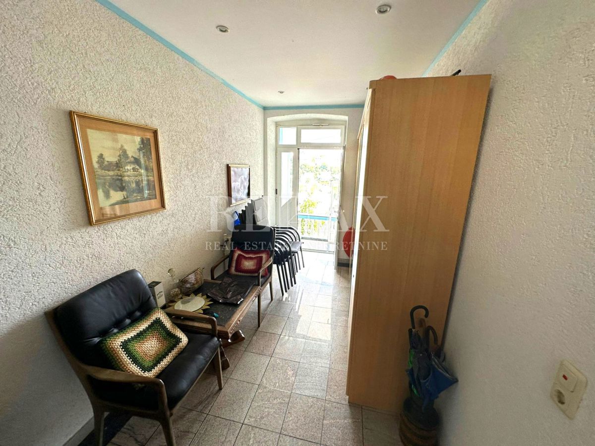 Crikvenica - Casa nel centro più ampio con 7 appartamenti