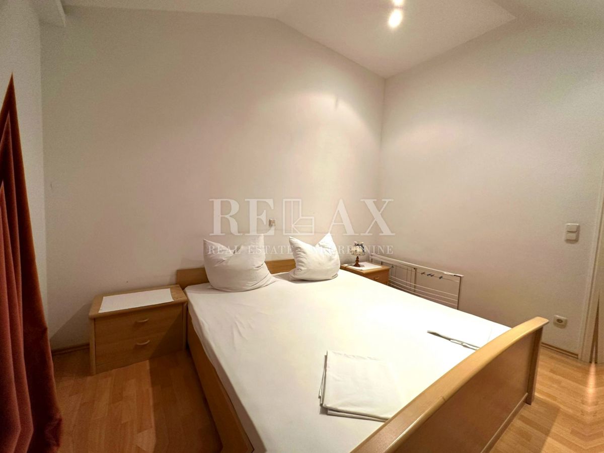 Crikvenica - Casa nel centro più ampio con 7 appartamenti