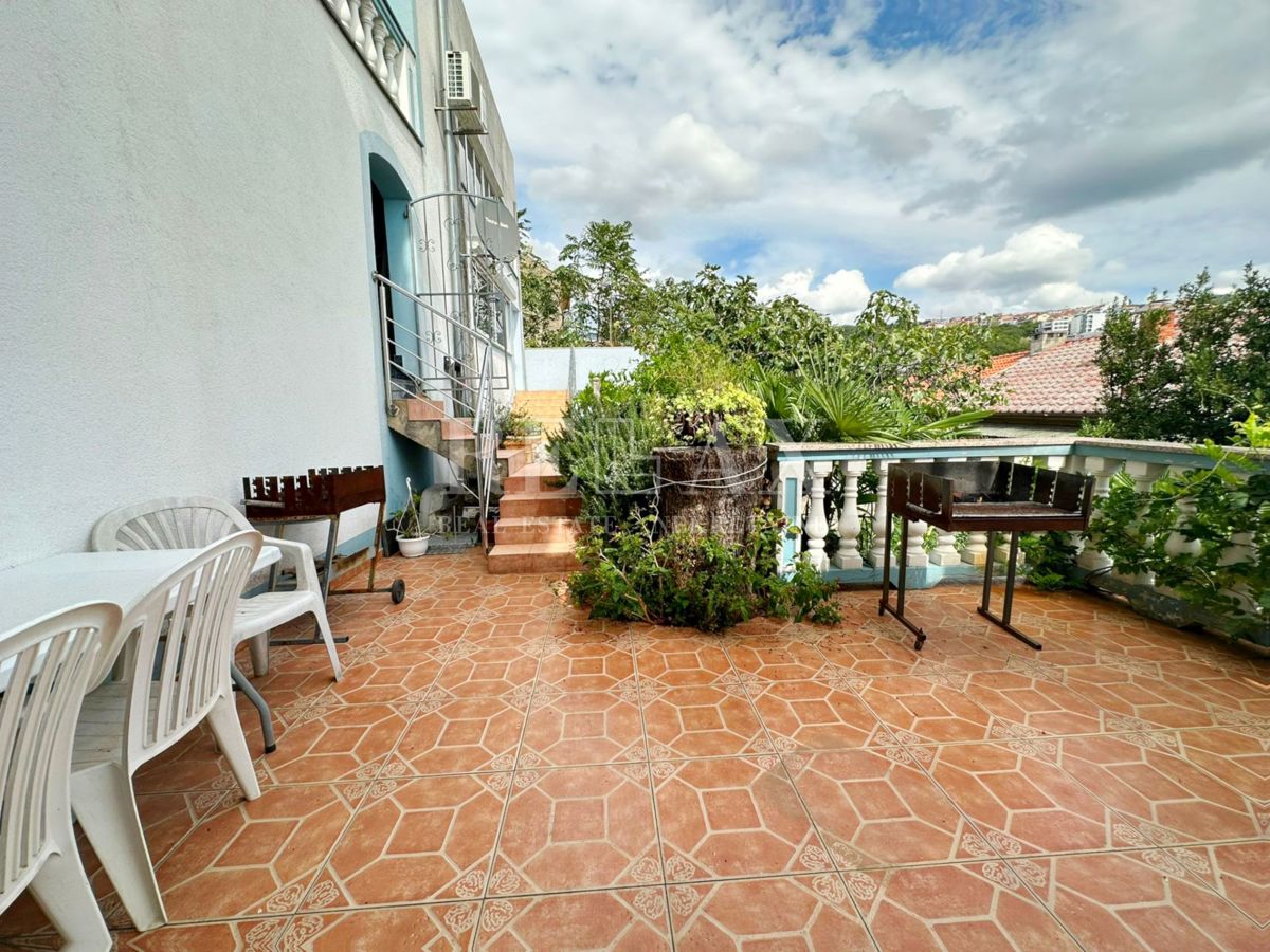 Crikvenica - Casa nel centro più ampio con 7 appartamenti