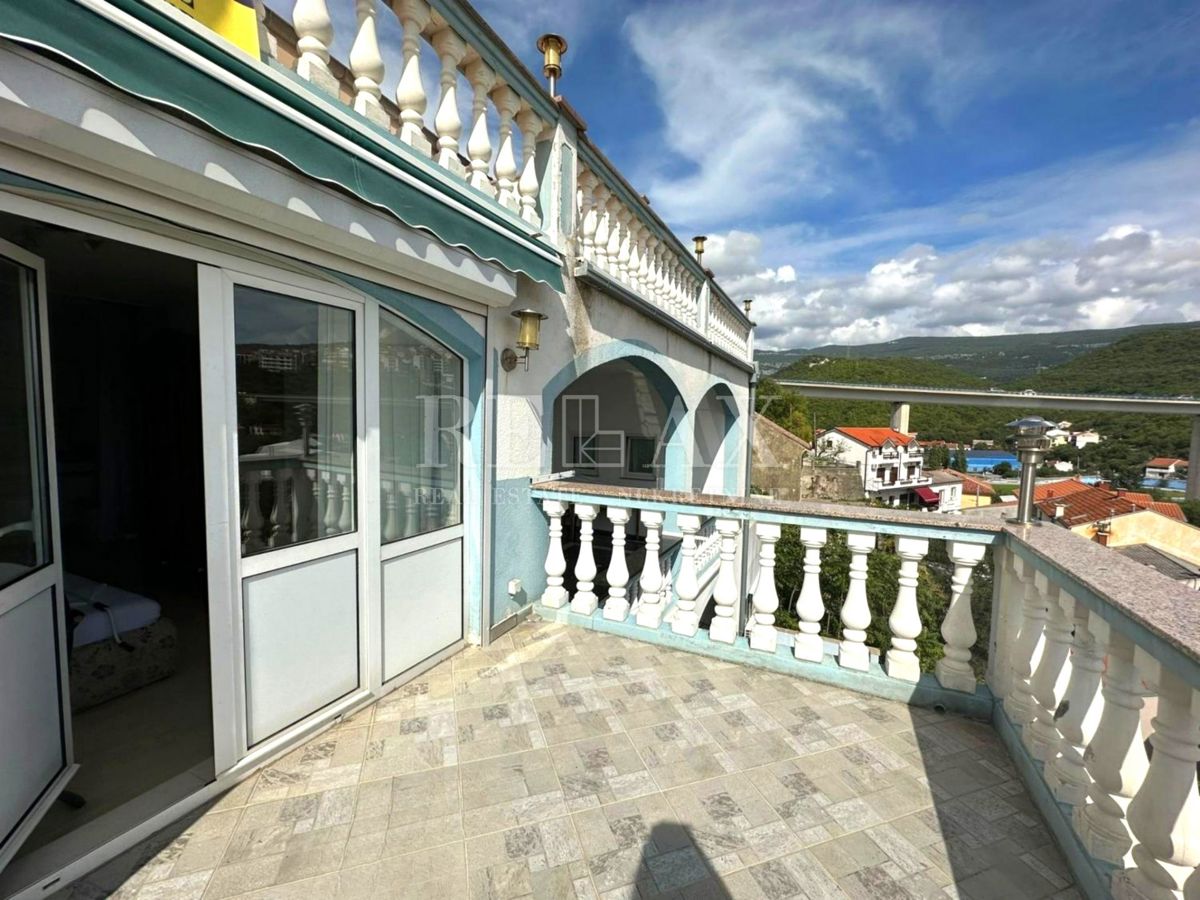 Crikvenica - Casa nel centro più ampio con 7 appartamenti