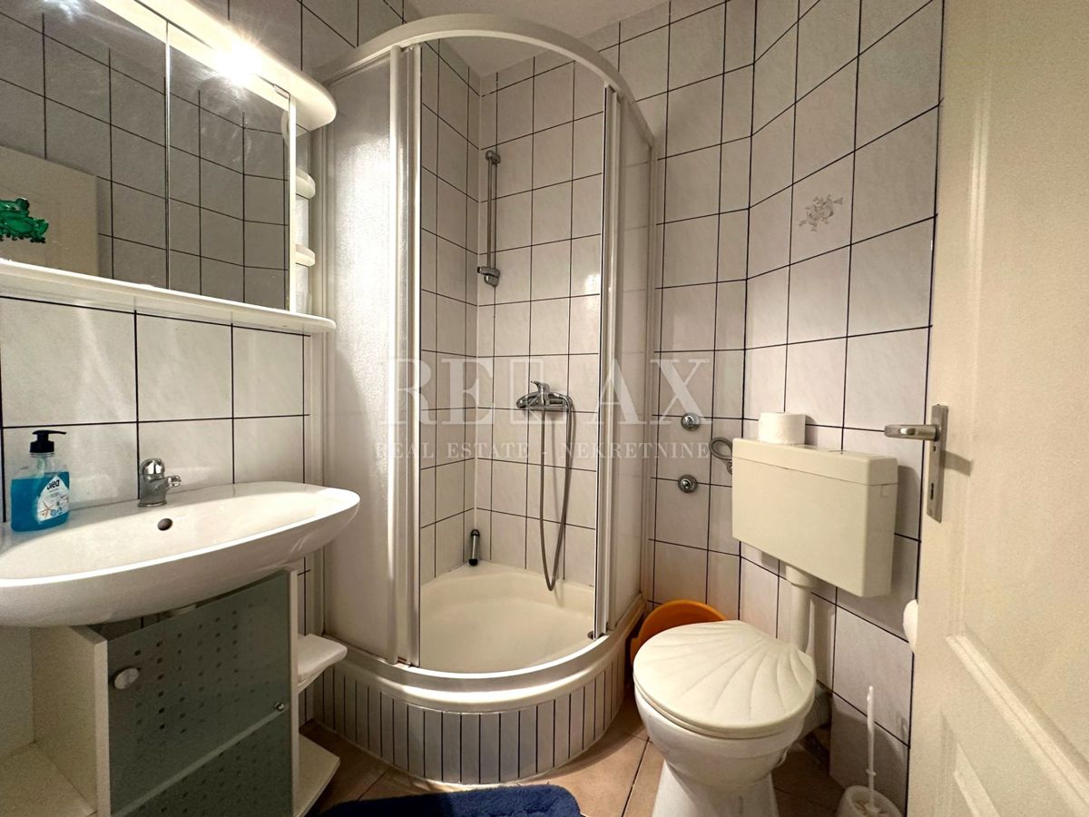 Crikvenica - Casa nel centro più ampio con 7 appartamenti