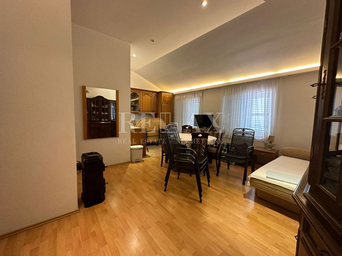 Crikvenica - Casa nel centro più ampio con 7 appartamenti