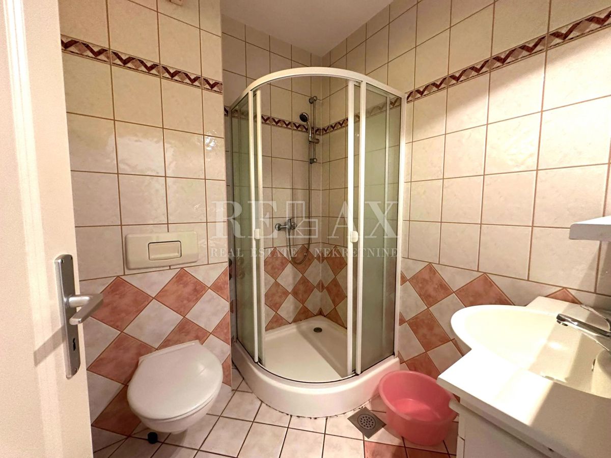 Crikvenica - Casa nel centro più ampio con 7 appartamenti