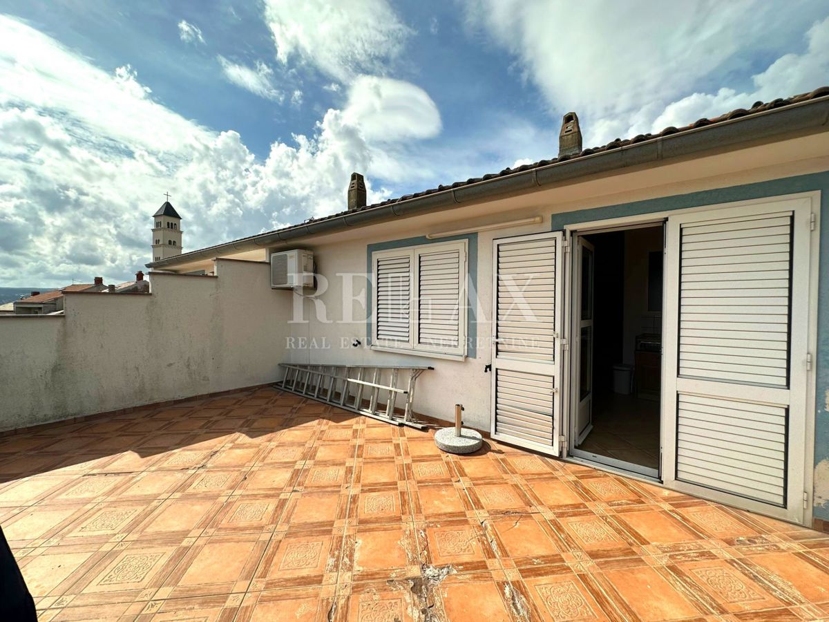 Crikvenica - Casa nel centro più ampio con 7 appartamenti