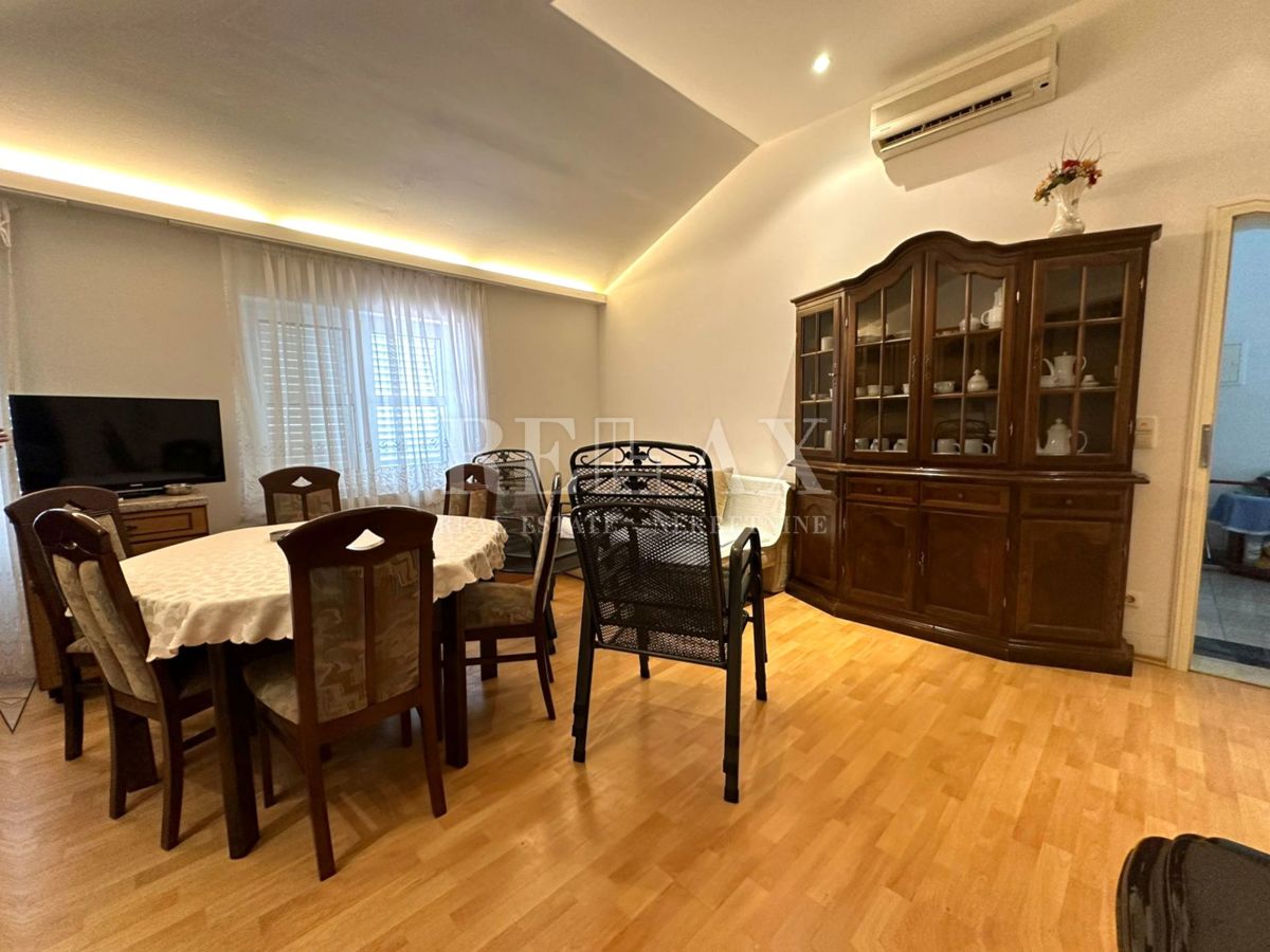 Crikvenica - Casa nel centro più ampio con 7 appartamenti